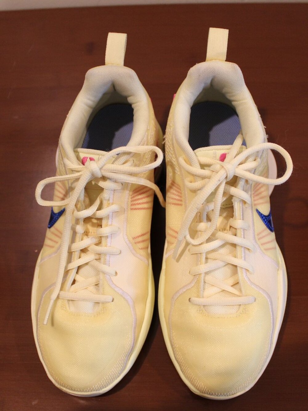 NIKE SABRINA 2 BASKETBALL SHOE, SIZE IS YOUTH 6.5/WOMENS 8 - 8.5